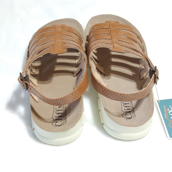 Cliffs By White Mountain Tan 7.5M Strappy Gladiator Sandals Beginning Style
